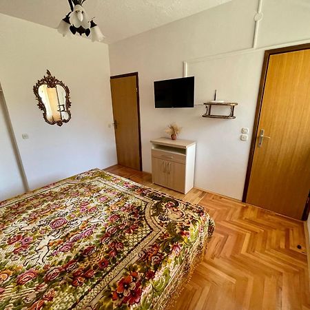 Rooms & Apartments Tepsa - Centre Хвар Номер фото