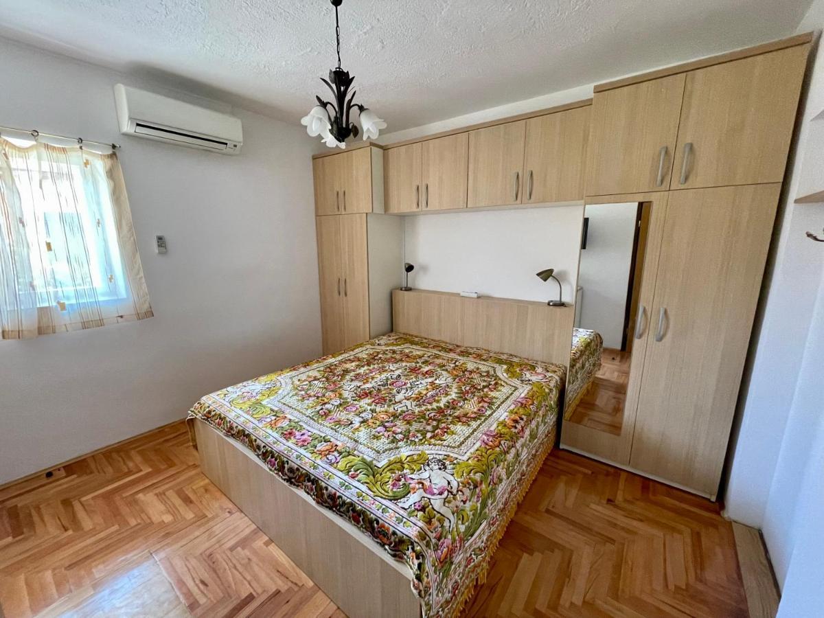 Rooms & Apartments Tepsa - Centre Хвар Экстерьер фото