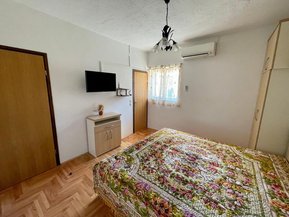 Rooms & Apartments Tepsa - Centre Хвар Экстерьер фото