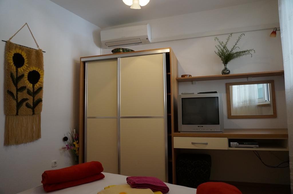 Rooms & Apartments Tepsa - Centre Хвар Экстерьер фото