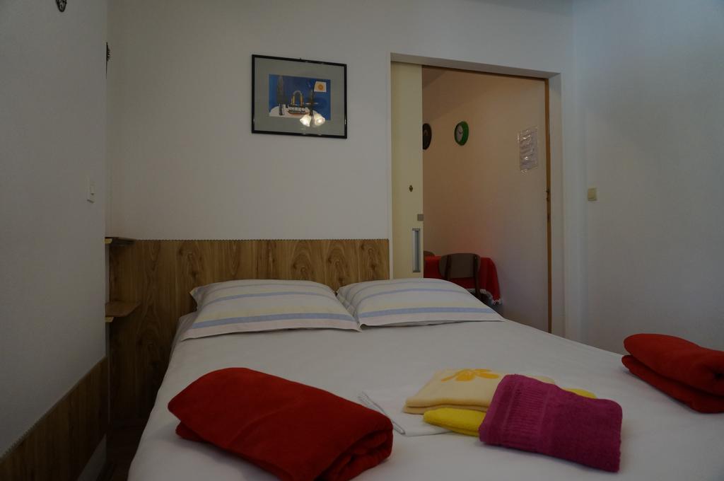 Rooms & Apartments Tepsa - Centre Хвар Экстерьер фото