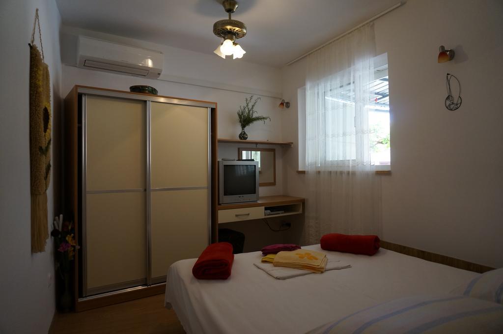 Rooms & Apartments Tepsa - Centre Хвар Экстерьер фото